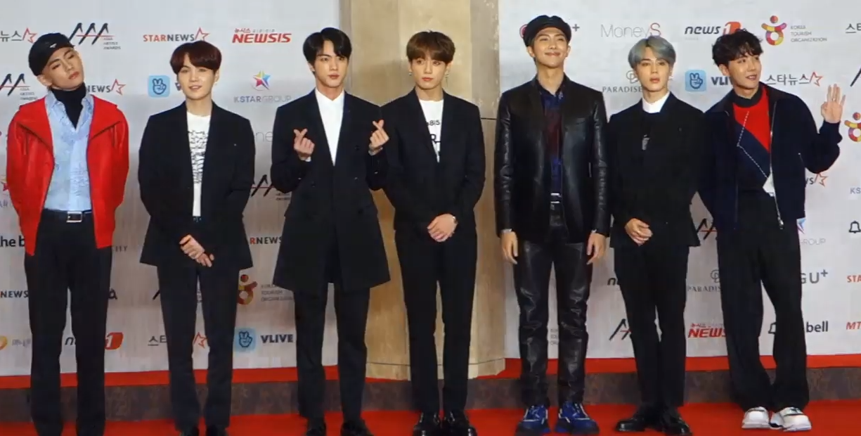 BTS na crvenom tepihu Asia Artist Awardsa, studeni 2018.